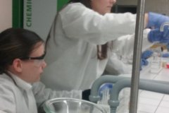 Kája a Bára v  chemické laboratoři - Vitamíny v kuchyni?