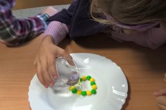 pokus číslo čtyři. Zkoušeli jsme jestli ze žluté a zelené bude modrá :-)