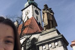 "Já tím, že sem jela do Tábora a vím, že v Táboře se konalo spousta husitských válek, které vedl Jan Žižka, tak jsem se vyfotila se sochou Jana Žižky."