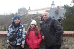 "jedna s Chrámem sv. Barbory. Bohužel jsme ji fotili jen zdálky. Byli jsme i uvnitř. Vylezla jsem i do prvního patra. Bylo to pěkně vysoko."
