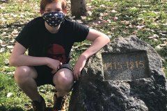"selfie od Husova kamene na Bachmačském náměstí, 
který sem byl dán na 500  výročí upálení Jana Husa. Na náměstí se také nachází
socha Tomáše Garrigue Masaryka"