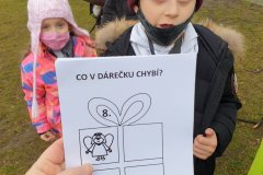 ... a teď mi řekni, co v dárečku chybí?