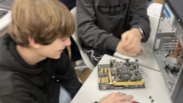 Informatika - rozebíráme počítače