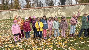 Učíme se venku ; vyrábíme poletuchy