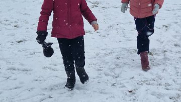 ŘÍJEN - PROSINEC 2025  HRÁTKY NA SNĚHU, MIKULÁŠ, VÁNOČNÍ DÍLNY,UČÍME SE VENKU