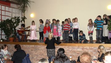 Vánoční koncert Matkustajatů 12.12.2013 v počtu 111 a pes