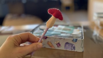 Tvořivá dílna: šití ozdob na tužky z filcu