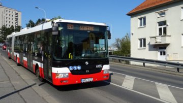 Školní autobus ze sídliště Flora